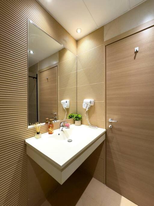Luxury 2 Bedroom Apartment Bucarest Exterior foto