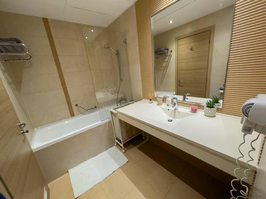 Luxury 2 Bedroom Apartment Bucarest Exterior foto