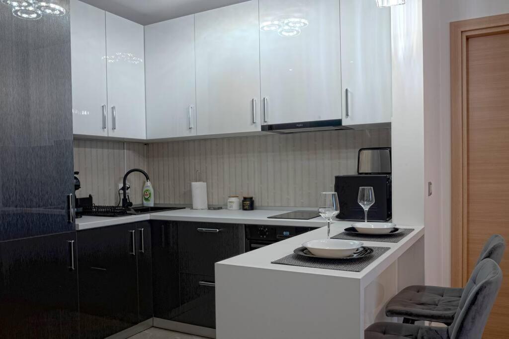 Luxury 2 Bedroom Apartment Bucarest Exterior foto