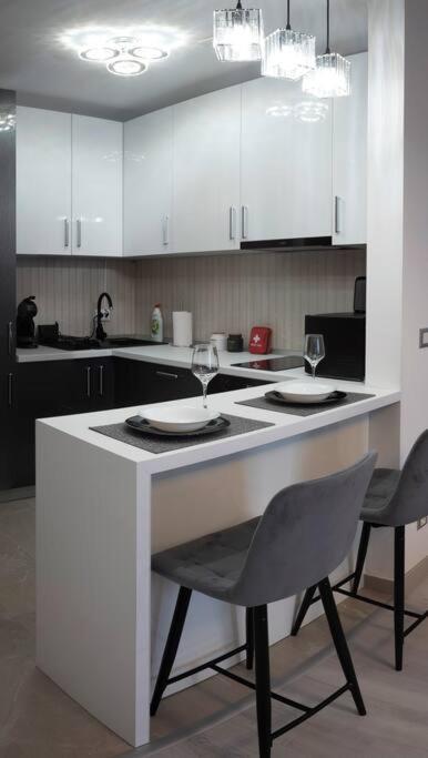 Luxury 2 Bedroom Apartment Bucarest Exterior foto